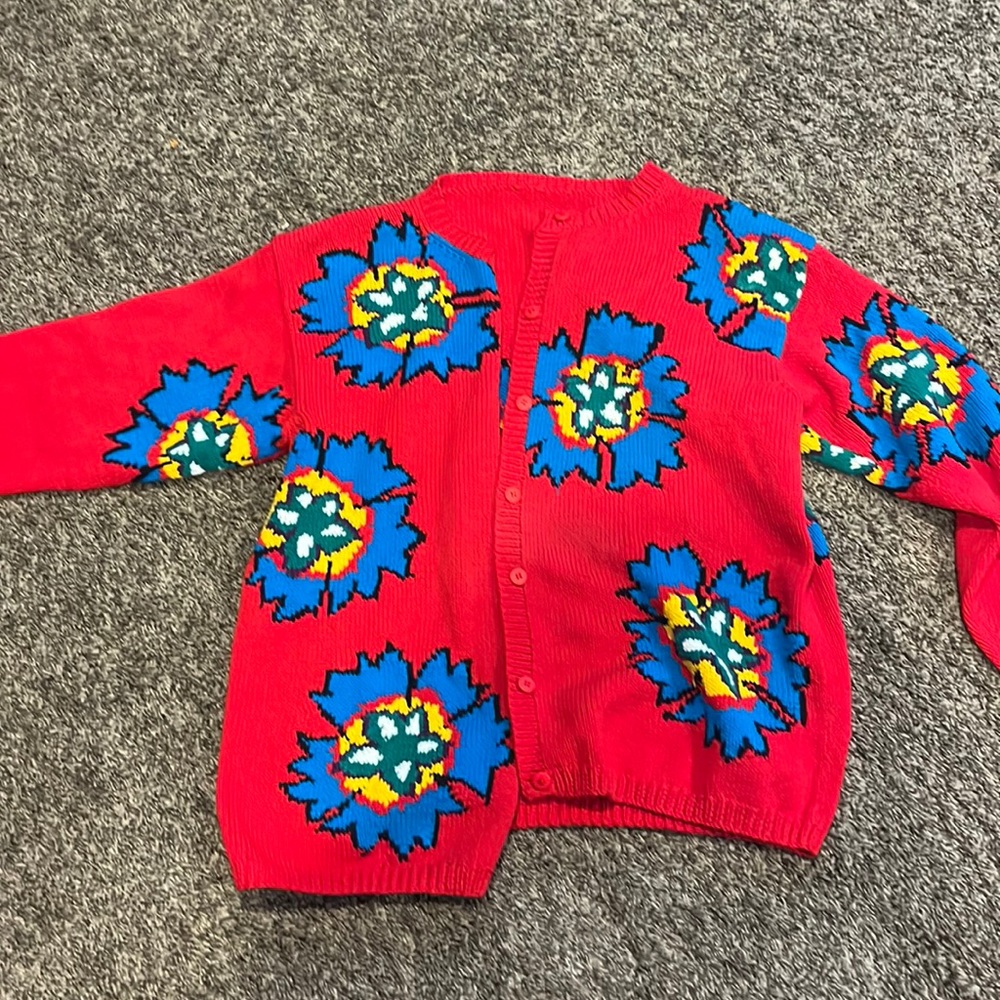 Vintage sweater/cardigan no size included, but feels like a medium to large